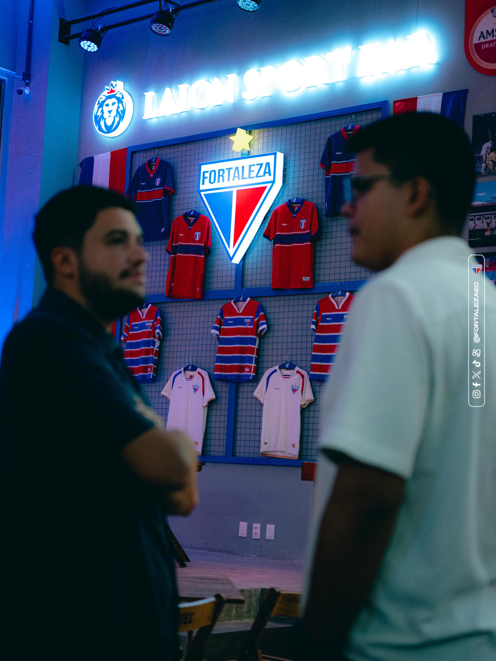Camisas do Fortaleza no Laion Sport Bar